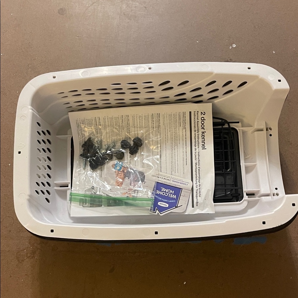 Petmate Pet Carrier- 2 door kennel. Up to 10 lbs. NEW